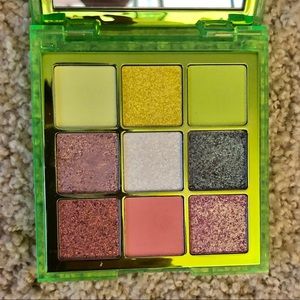 HUDA NEON Eyeshadow / neon yellow